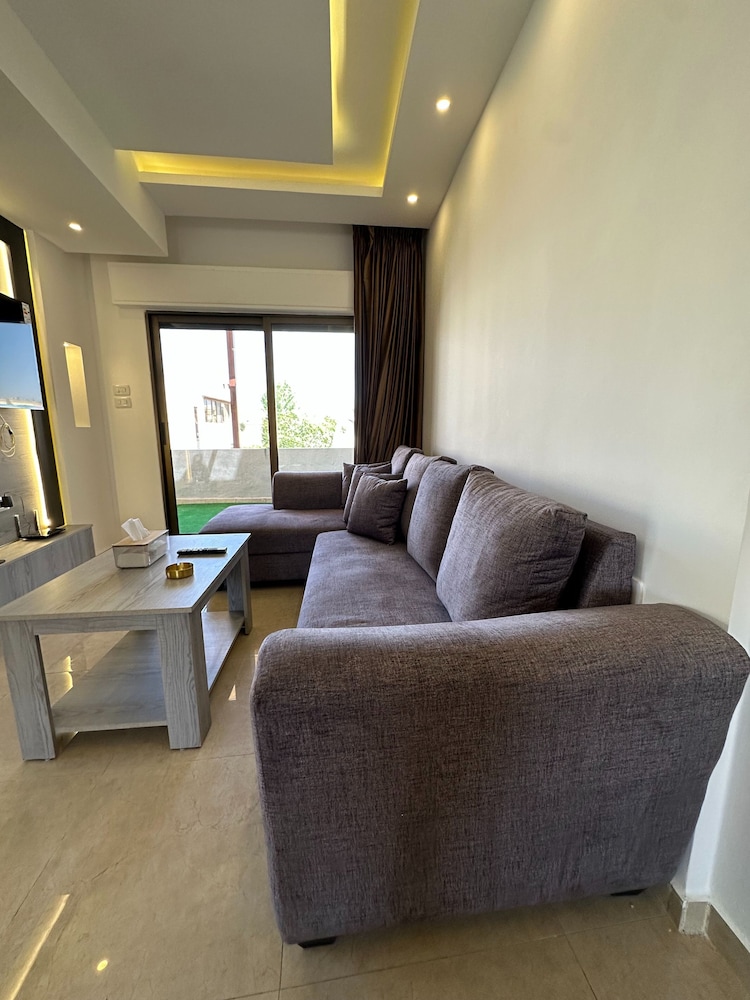 Luxurious Amman Apartment With Private Pool and Modern Amenities