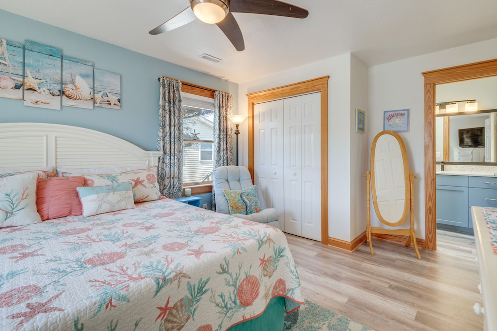 Coastal Home w/ Deck & Outdoor Shower view 5