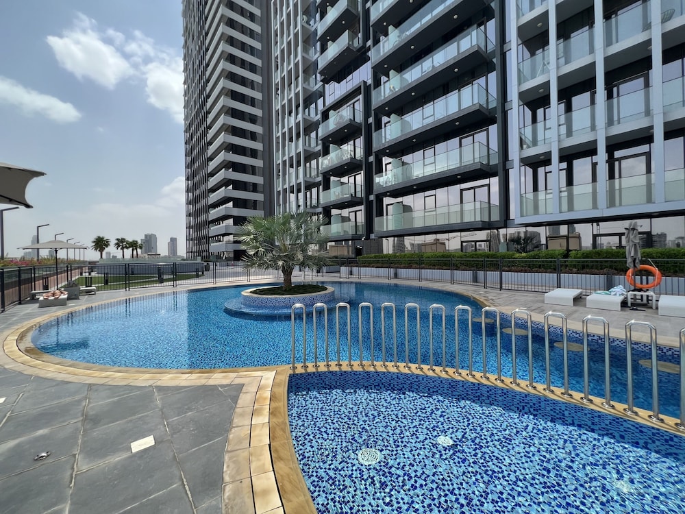 Sophisticated Modern 1 BR on Blooms A JVC