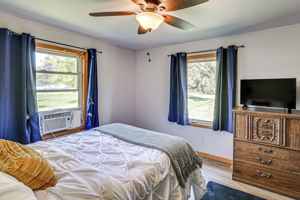 4 Mi to Lake Michigan: Updated Benton Harbor Home!