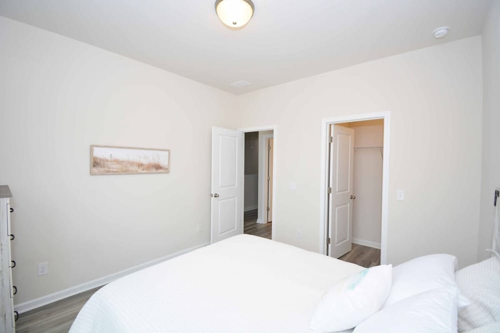 Getaway on Mclernon - Top Notch Mid Term Stay
