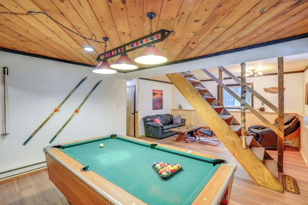 Treehouse Chalet Near Mt. Snow w/ On-site Trails!