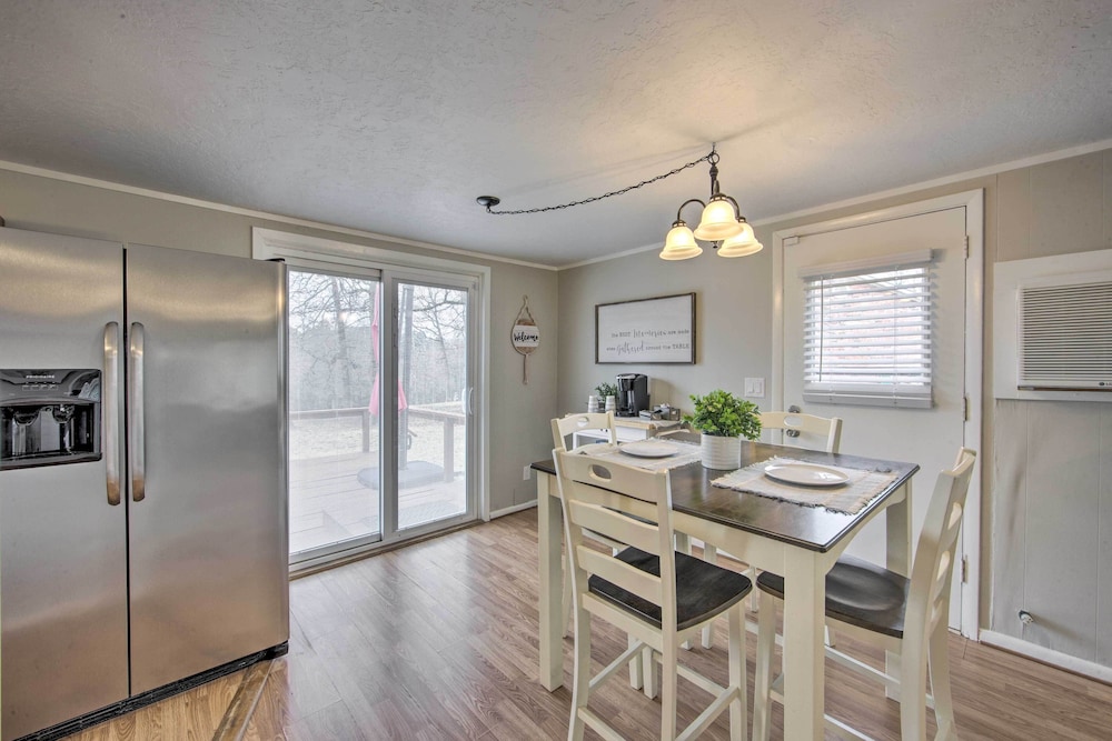 Jefferson Retreat w/ Backyard < 1 Mi to Lake! - Property Image 13