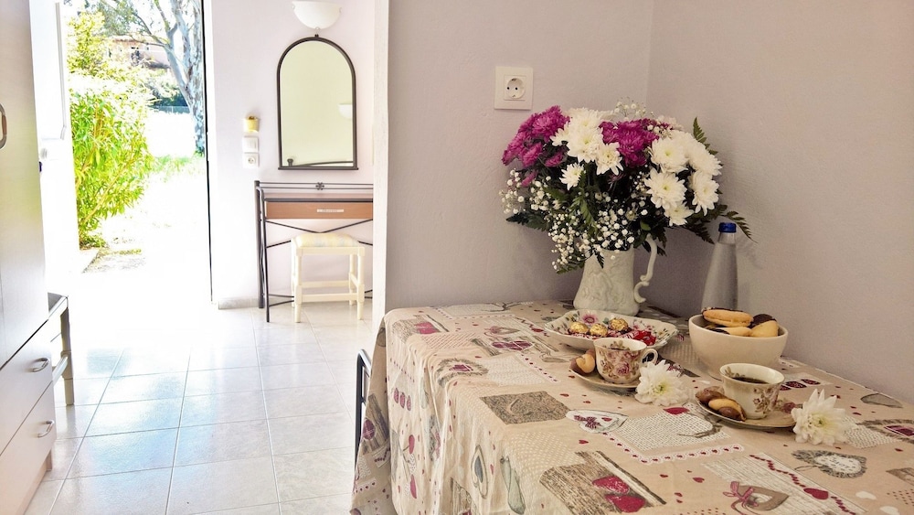 Aloni Studios & Apartments