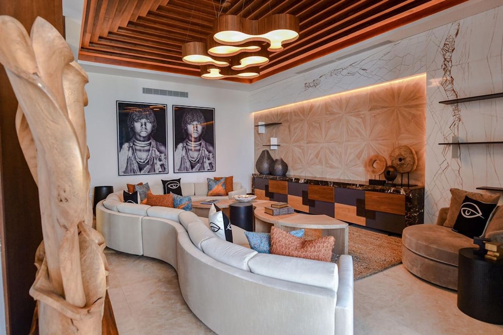 Oceans 8 Villa 6BR