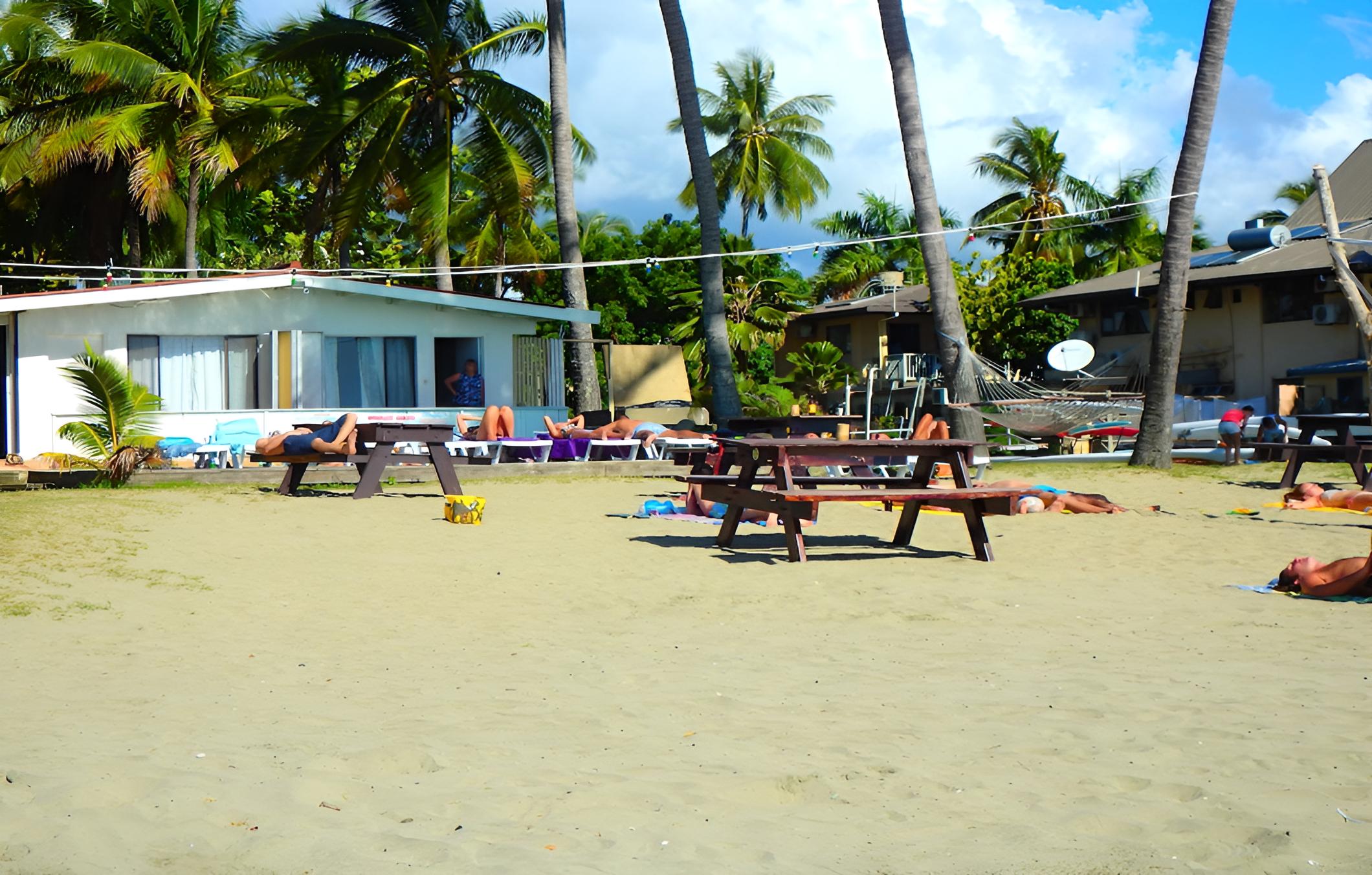 Travellers Beach Resort - Hostel