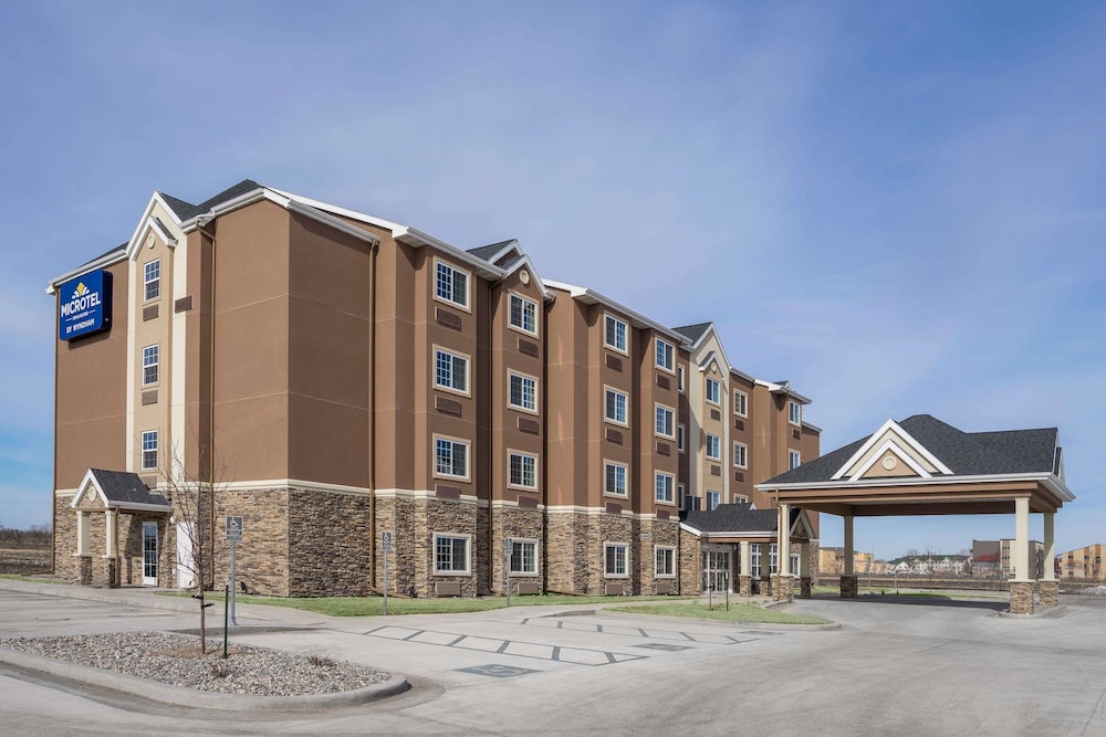 Hotel Microtel Inn & Suites By Wyndham Moorhead Fargo Area - Image 1