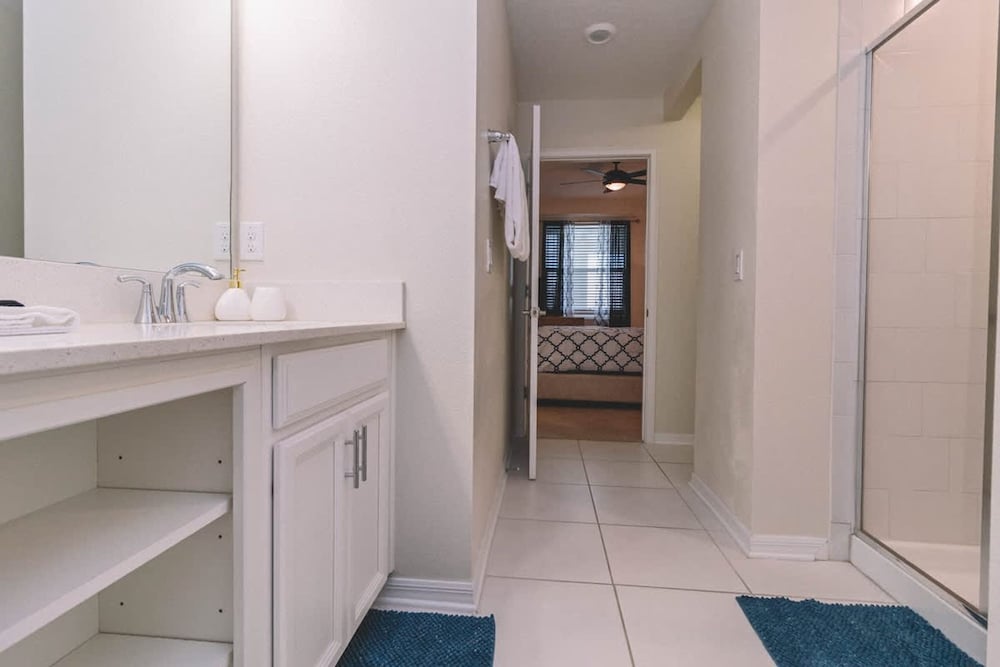 Beautiful Decor 2BR Apartment Near Disney