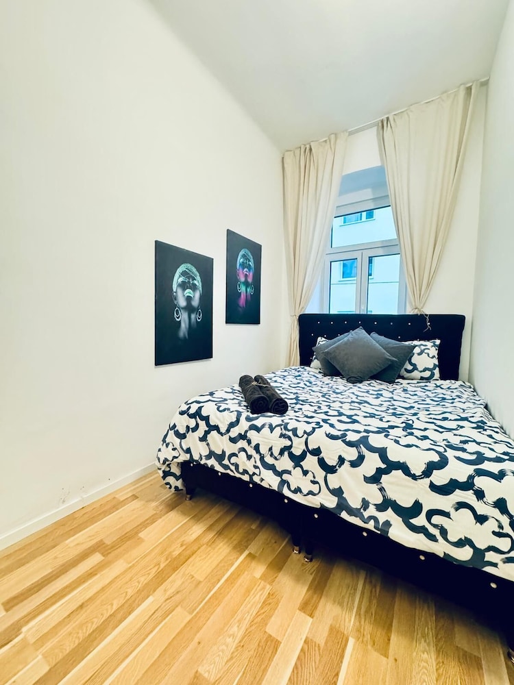 Comfortable 2BR Retreat Near Stadthalle
