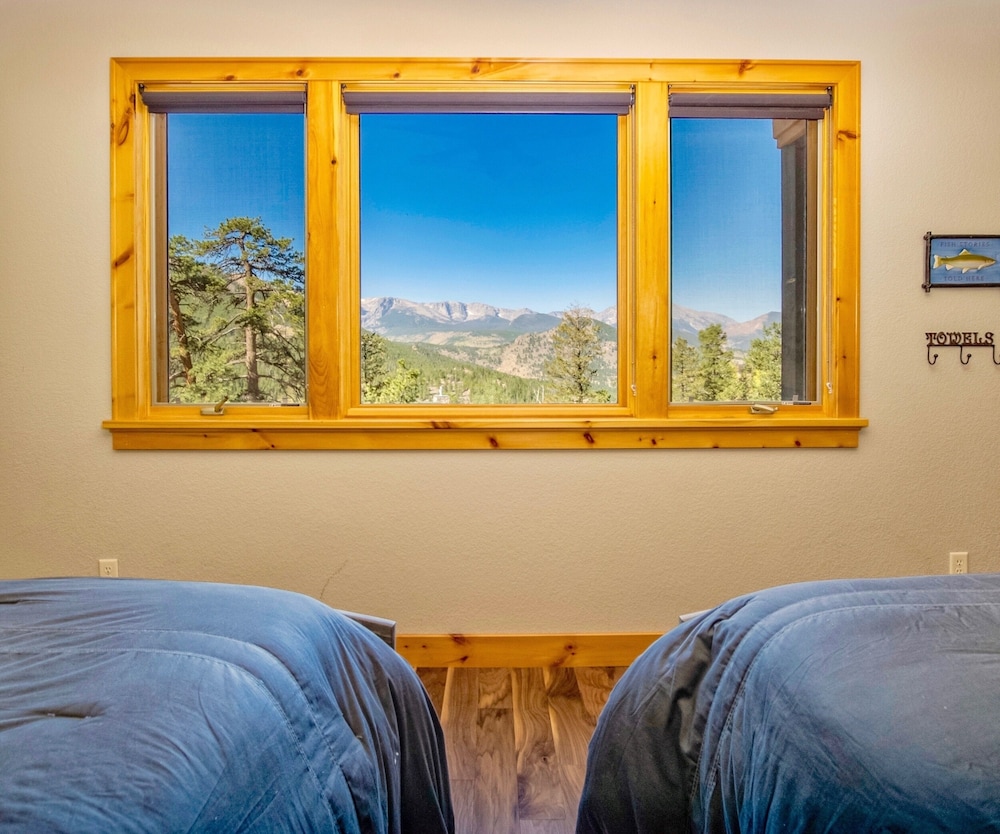 Serenity Luxury Vacation At Windcliff 3 Bedroom Home by RedAwning view 2