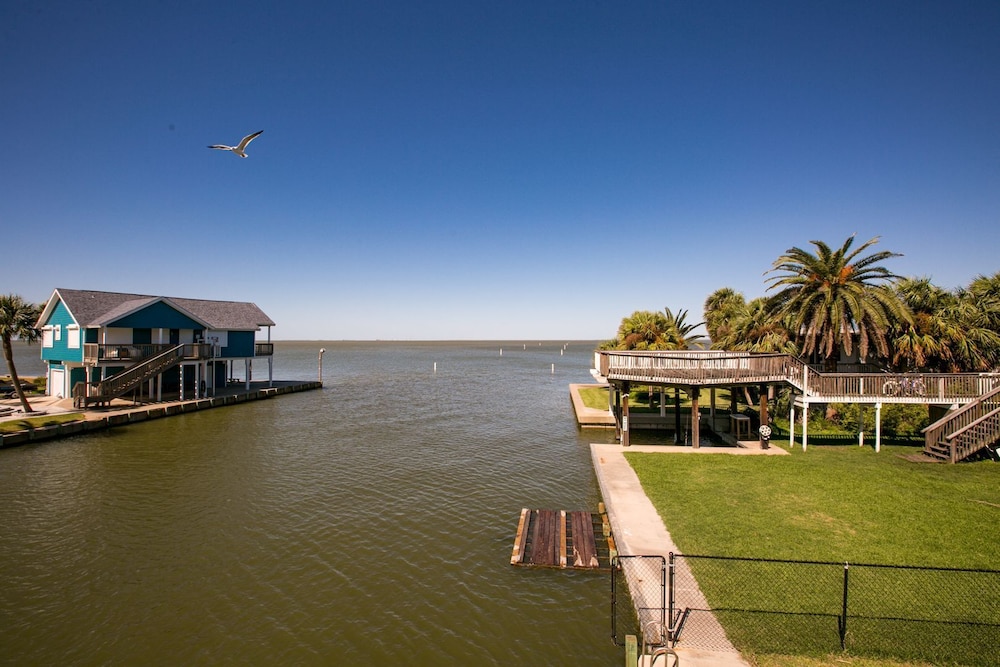 Margaritaville on the Bay by Ryson Vacation Rentals