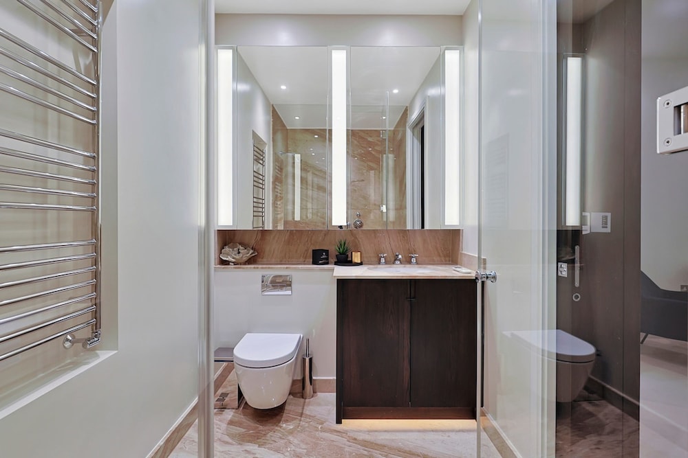 Luxe Home With Cinema Room - South Kensington