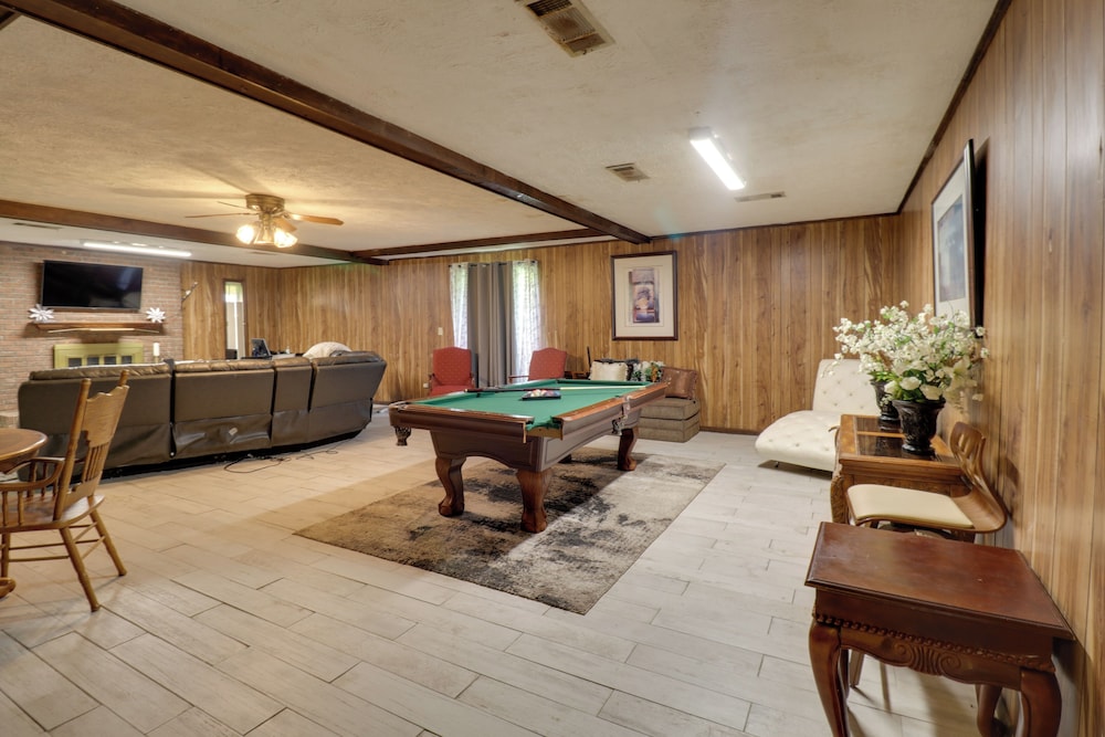 5 Mi to Bellhaven: Spacious Getaway in Jackson
