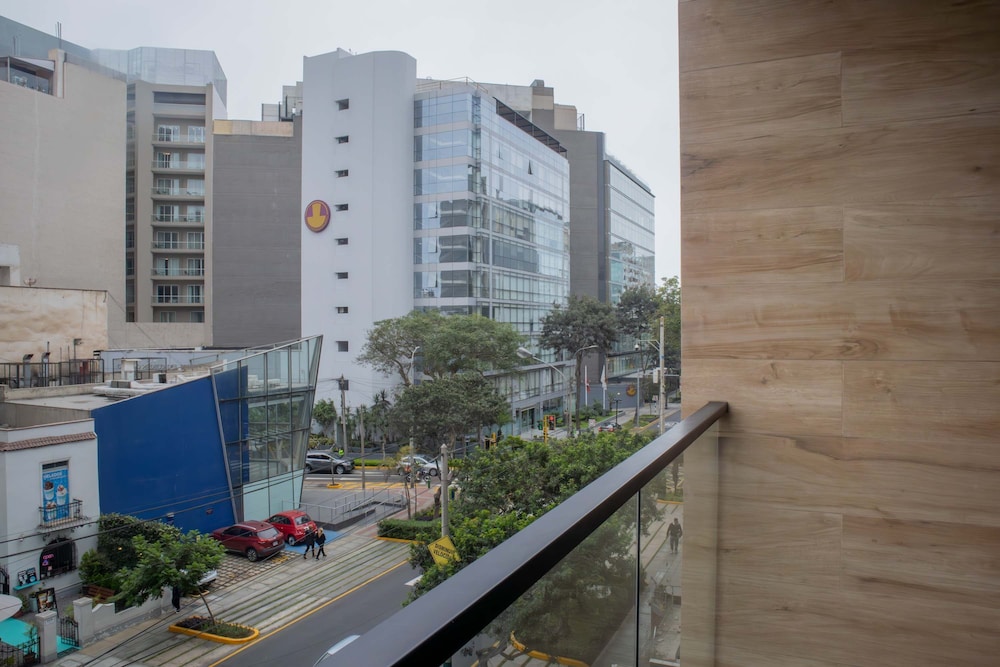 w Bright 1BR w Balcony in Miraflores