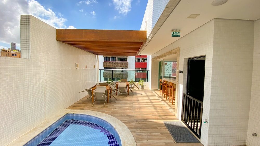 Apto c Varanda Piscina e Sal o de Jogos