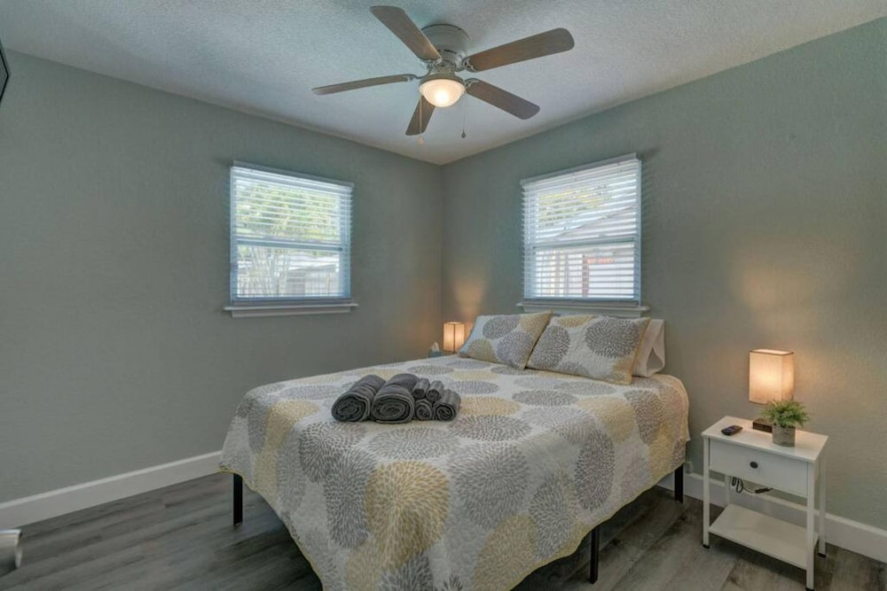 Heated Pool Close to St Pete Tampa Pet Friendly, photo 17