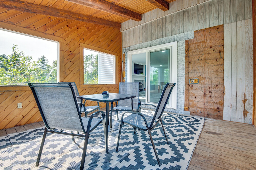 Golf, Hike & Explore: Family Home in Pembroke!