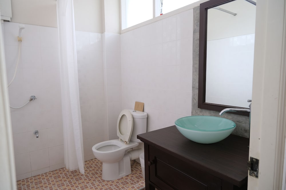 Feung Nakorn Balcony Rooms and Cafe