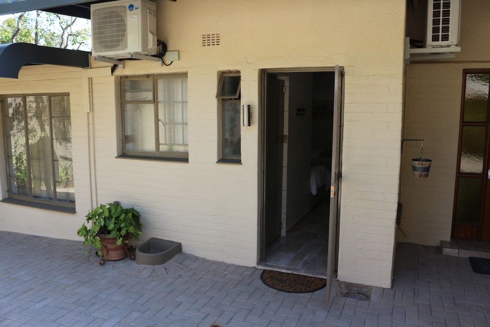 Hummingbirds Nest Guesthouse