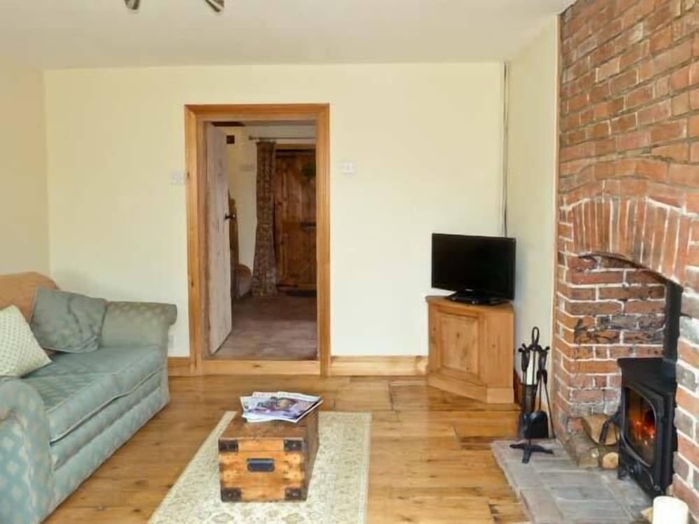 3 Apsley Cottages view 3