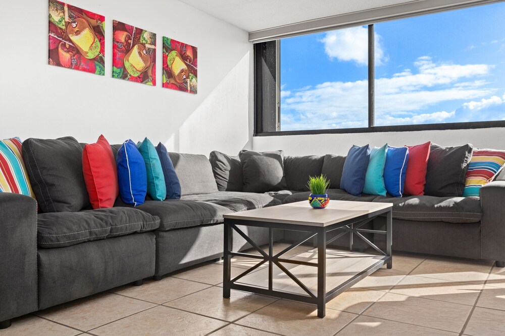 Otium Stay Steps From the Beach City Views Pet Friendly