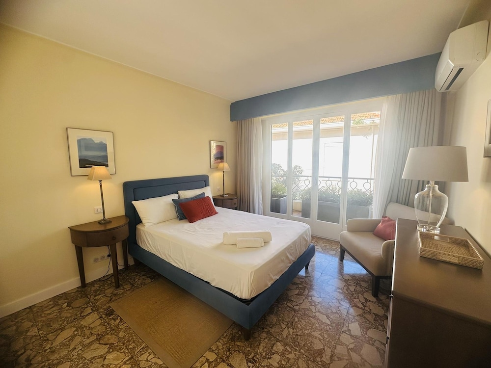 One Bed Apartment Just Minutes Walk From the Croisette and the Palais in a Secure Residence - 1693