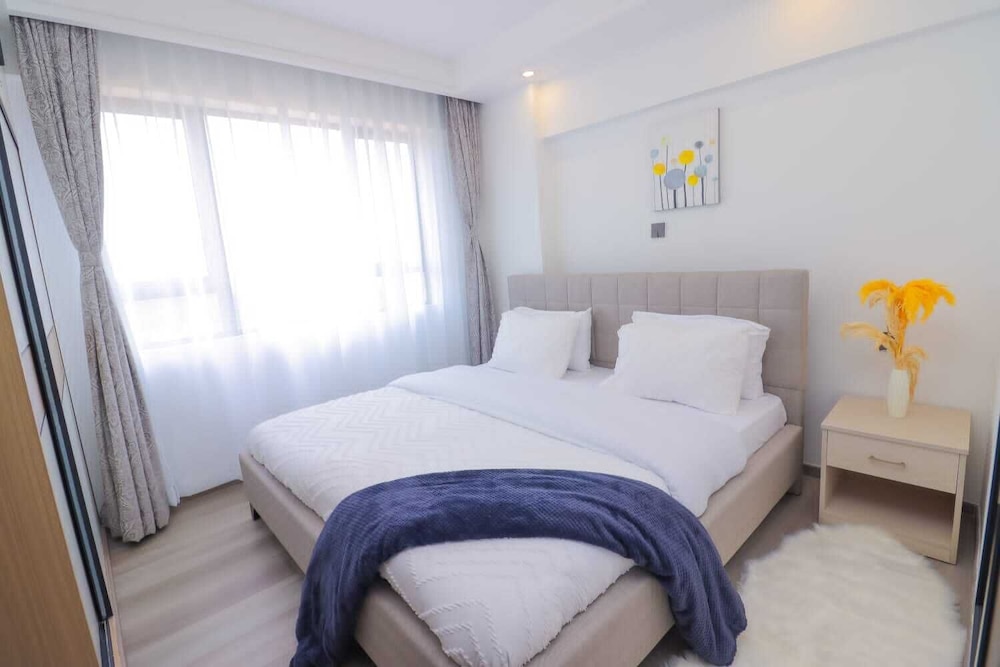 Lux Suites City Oasis Apartments