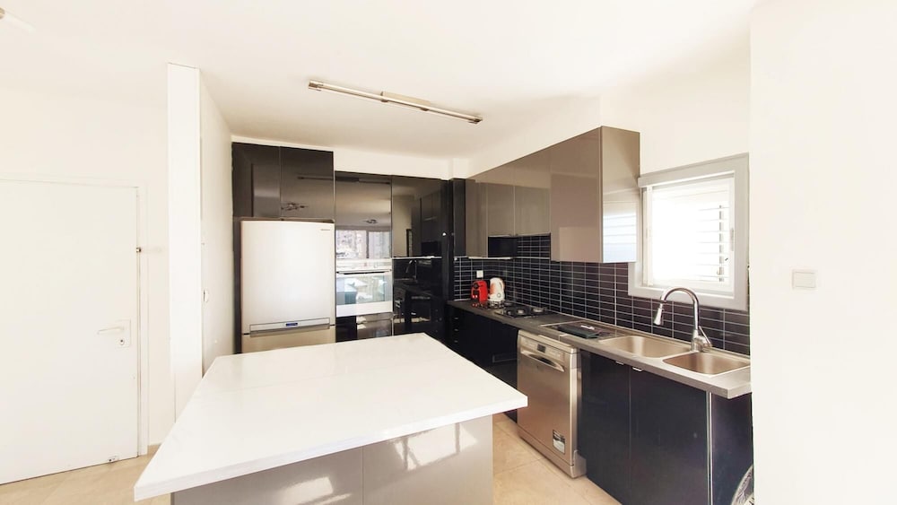 Masaryk Musk in Bat Yam view 2
