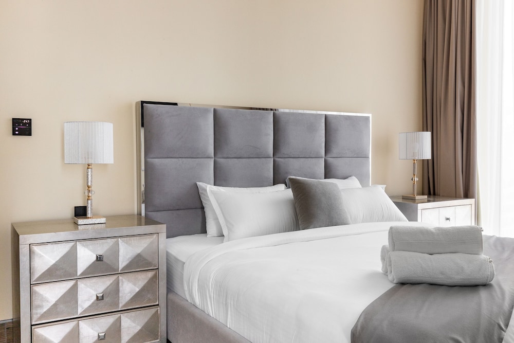 GLOBALSTAY. J One Tower Apartments