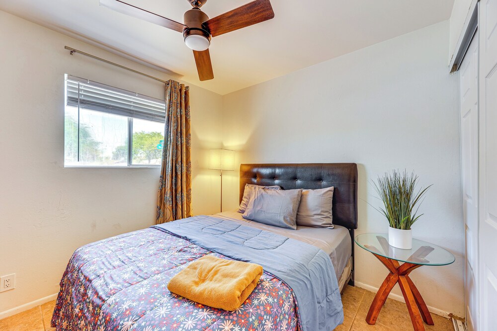 3 Mi to Dtwn Mesa: Home w/ Fenced Backyard!