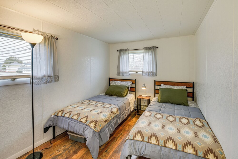 Near Skiing & Snowmobiling: Home in Mars Hill!