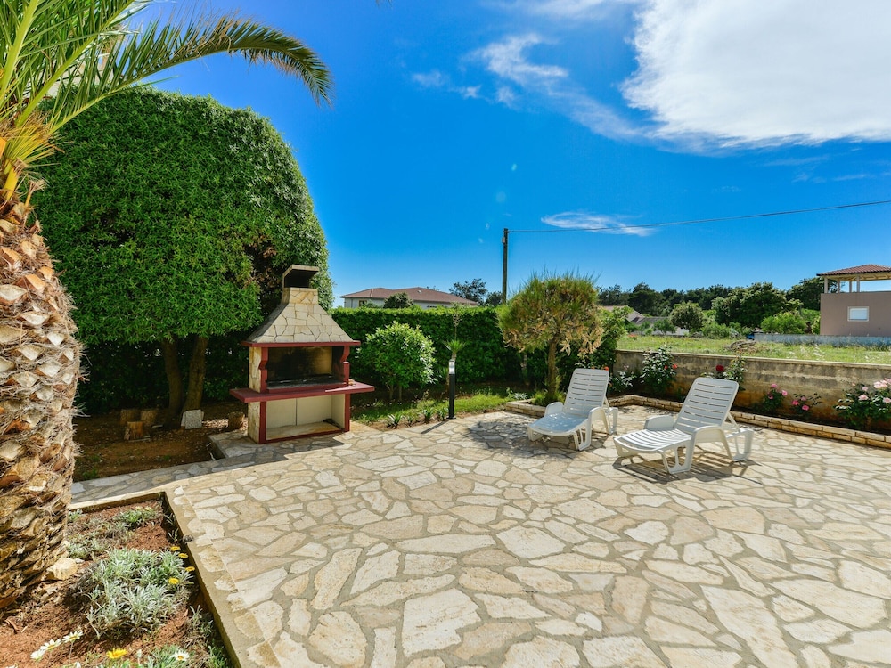 Apartment on Vir Island Near Sandy Beaches