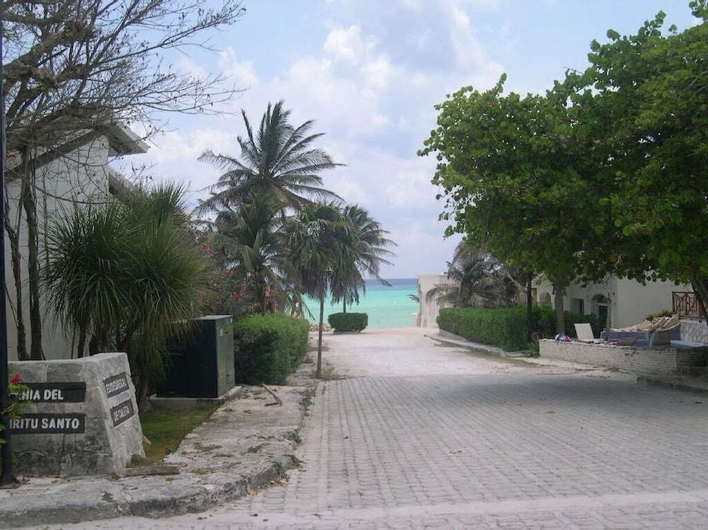 Perfect Villa With Pool Access view 3