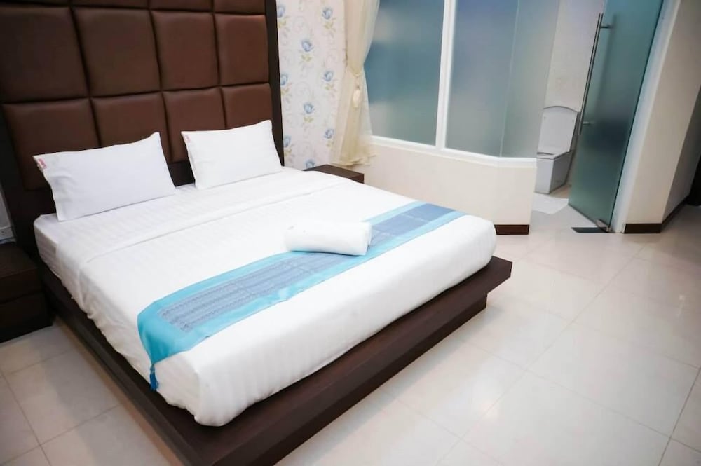 Roses Hua Hin Hotel