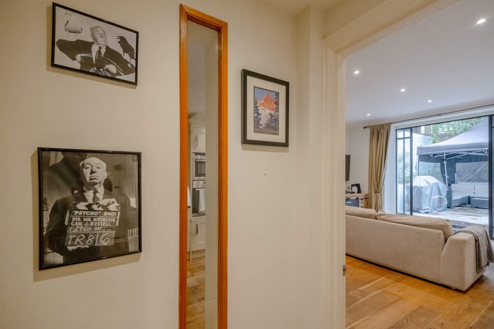 Gorgeous 2BD Flat With Patio - South Kensington!