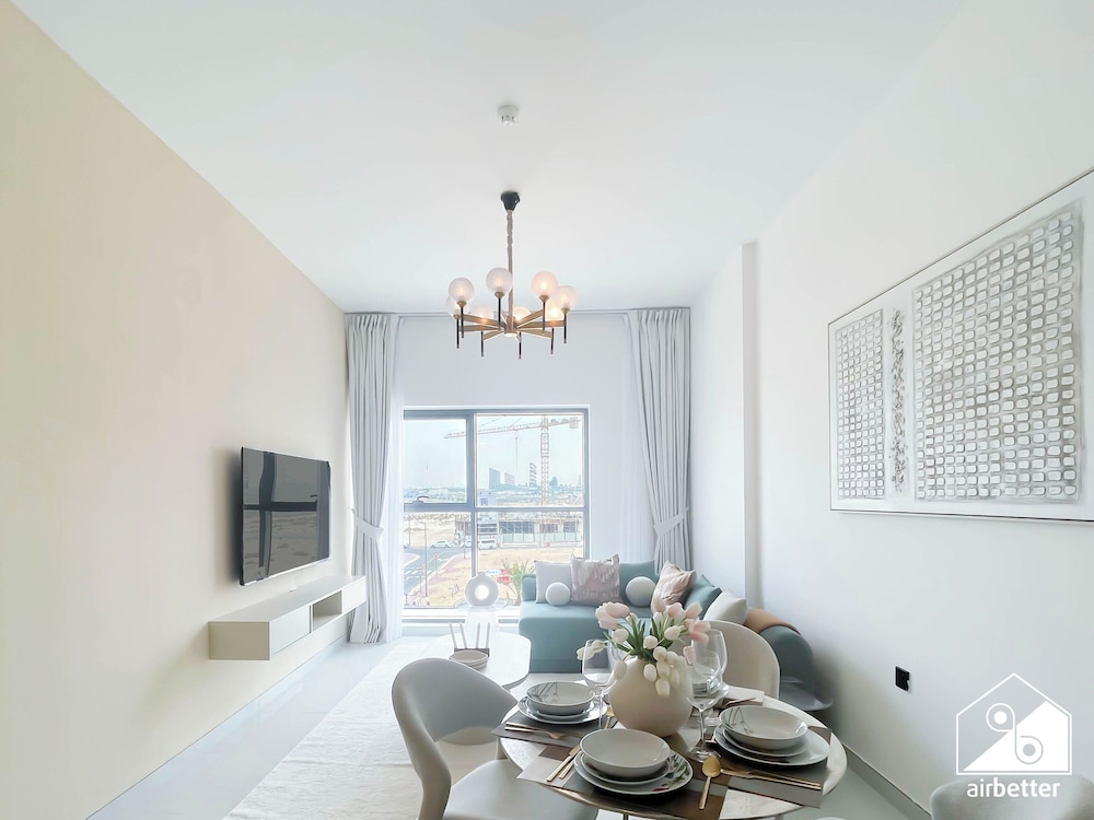 Bright 2bed Family Home: Pool, Gym & Kids Play
