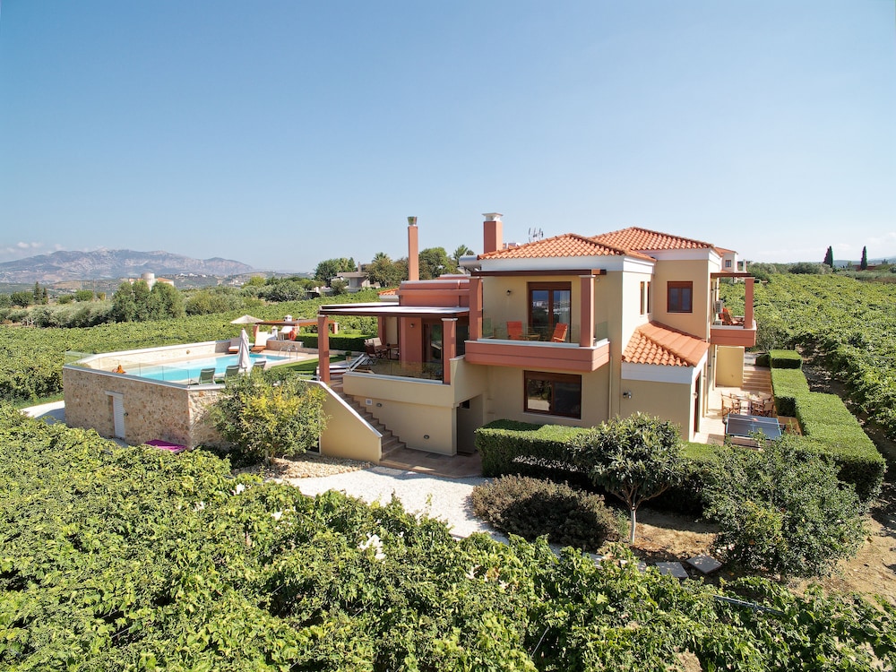 Cretan Vineyard Hill Villa Private Pool, Panoramic View, Beautiful Vineyard