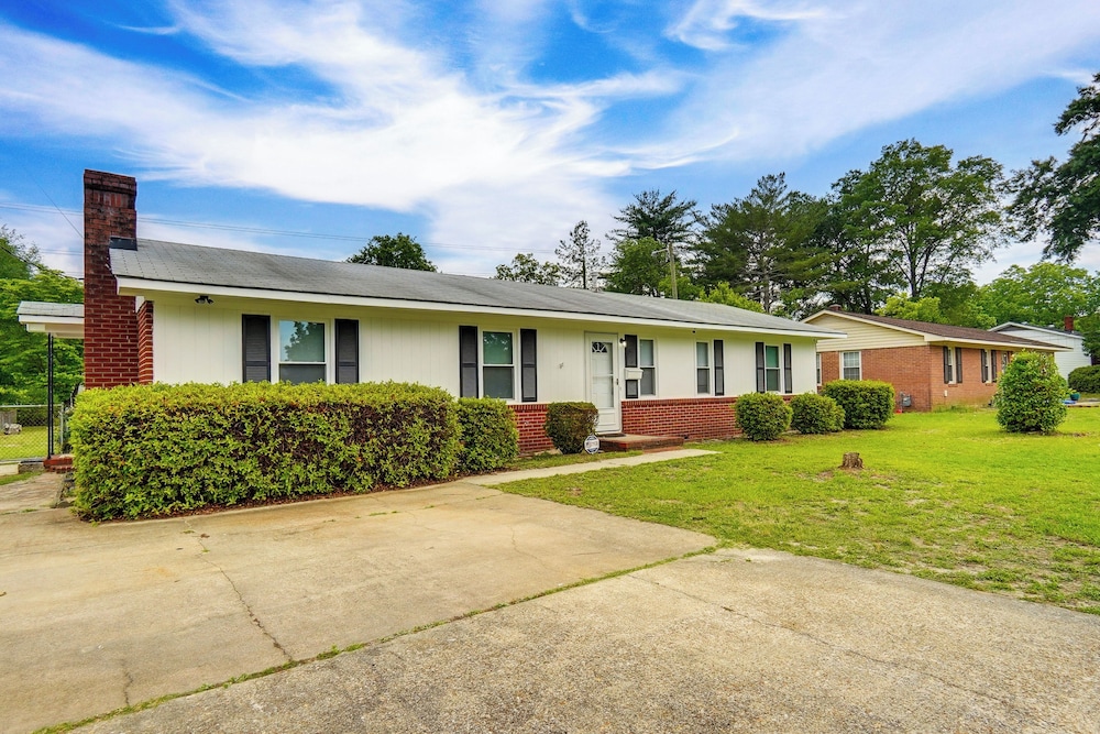 5 Mi to Dtwn: Family-friendly Fayetteville Home!