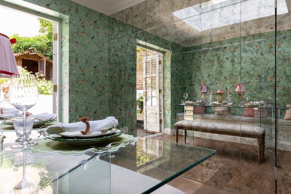 Westbourne Park Road Xvii by Onefinestay