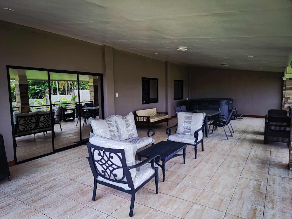 Earl's Villa