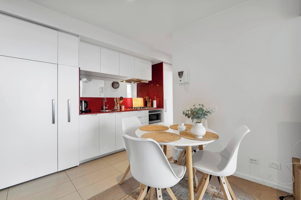 Luxurious one Bedroom Apartment With Pool