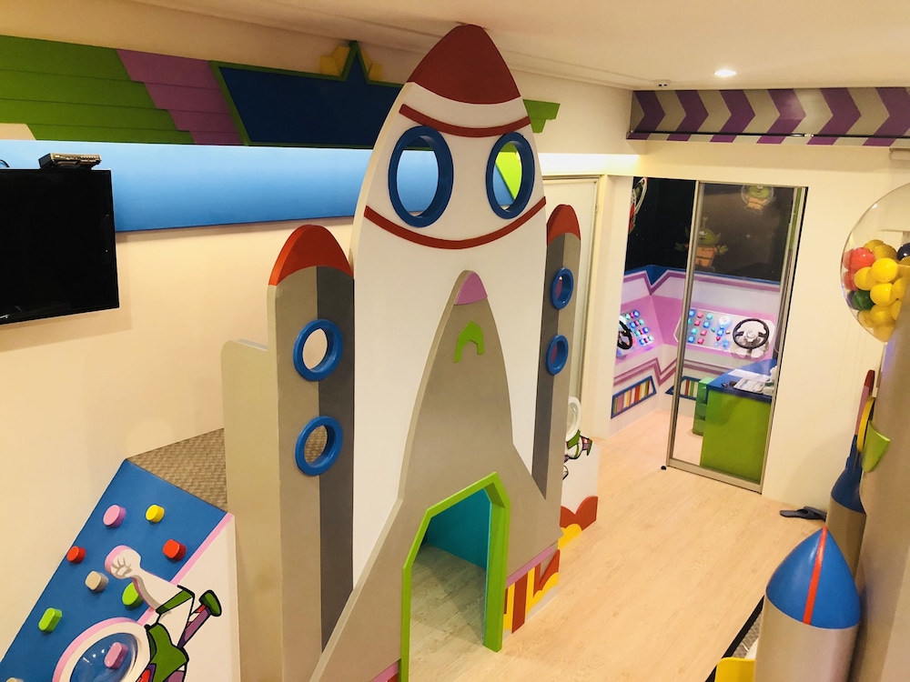 Fun Holiday Hostel