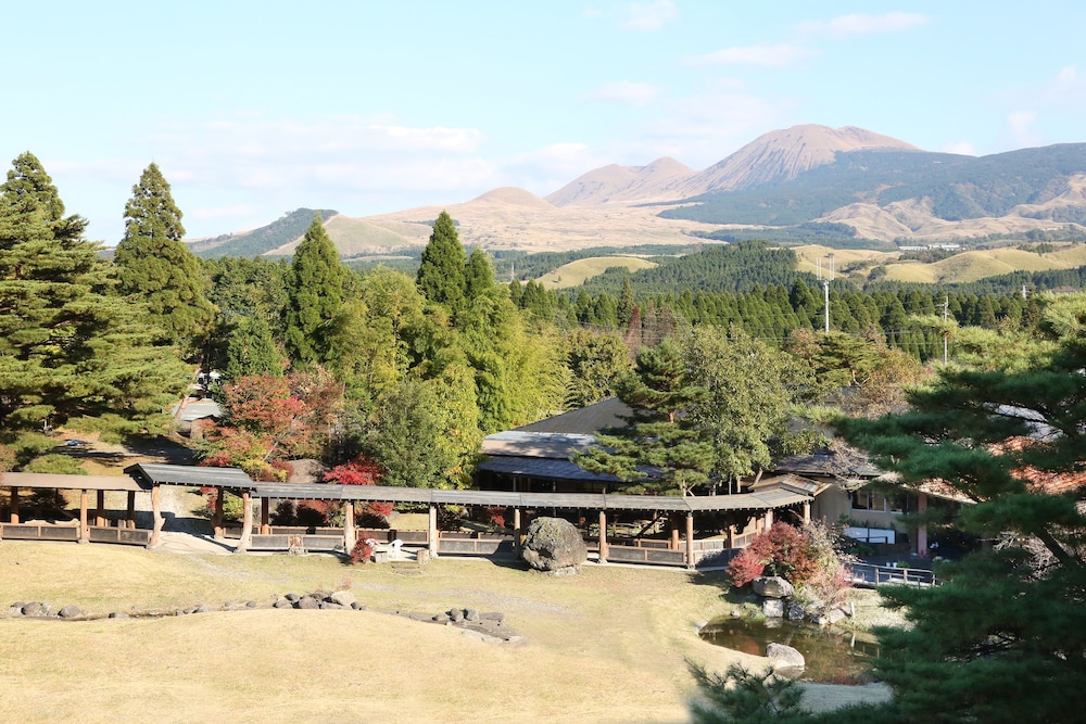 Aso Baien Spa Resort