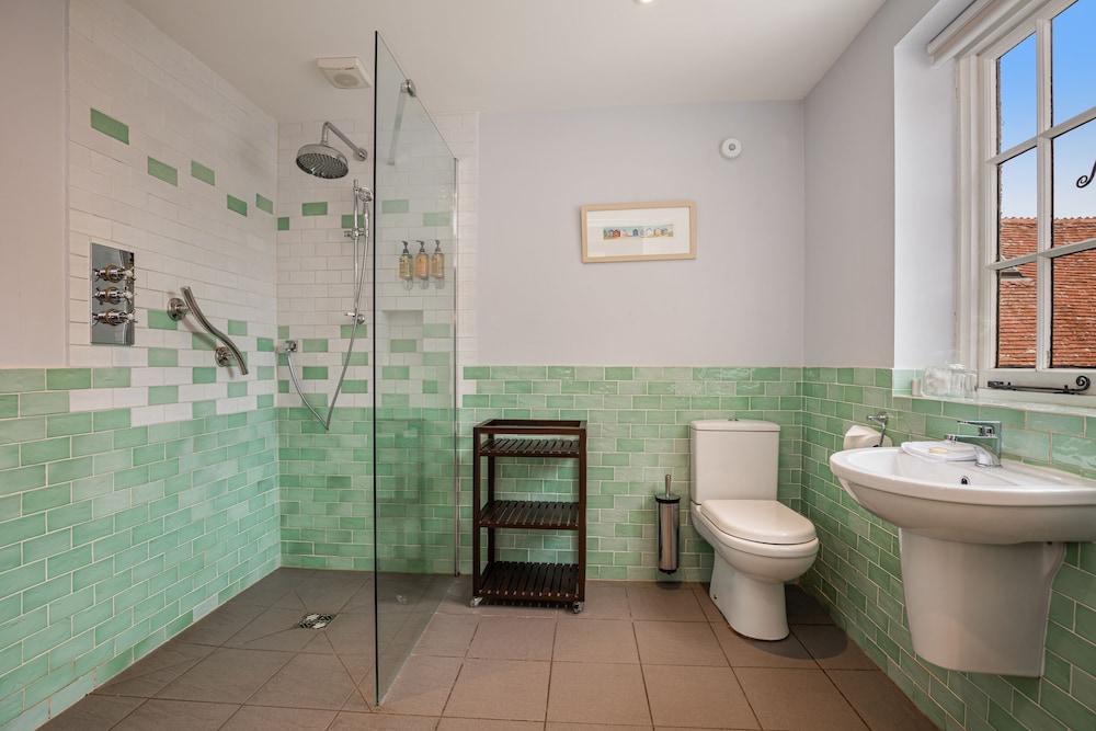 Bridgwater Vacations - Castle of Comfort Hotel  Restaurant - Property Image 5