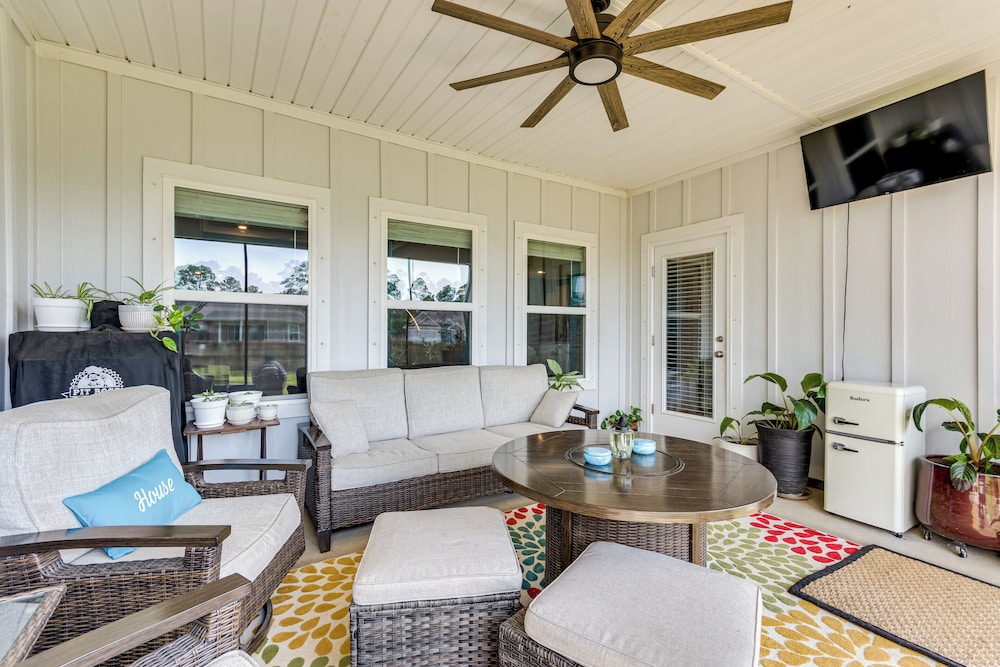 Pet-friendly Pensacola Home w/ Fenced Backyard