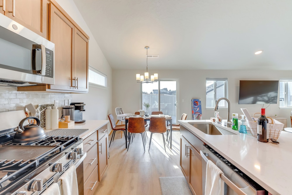 7 Mi to Lake Lowell Park: Nampa Home w/ Backyard