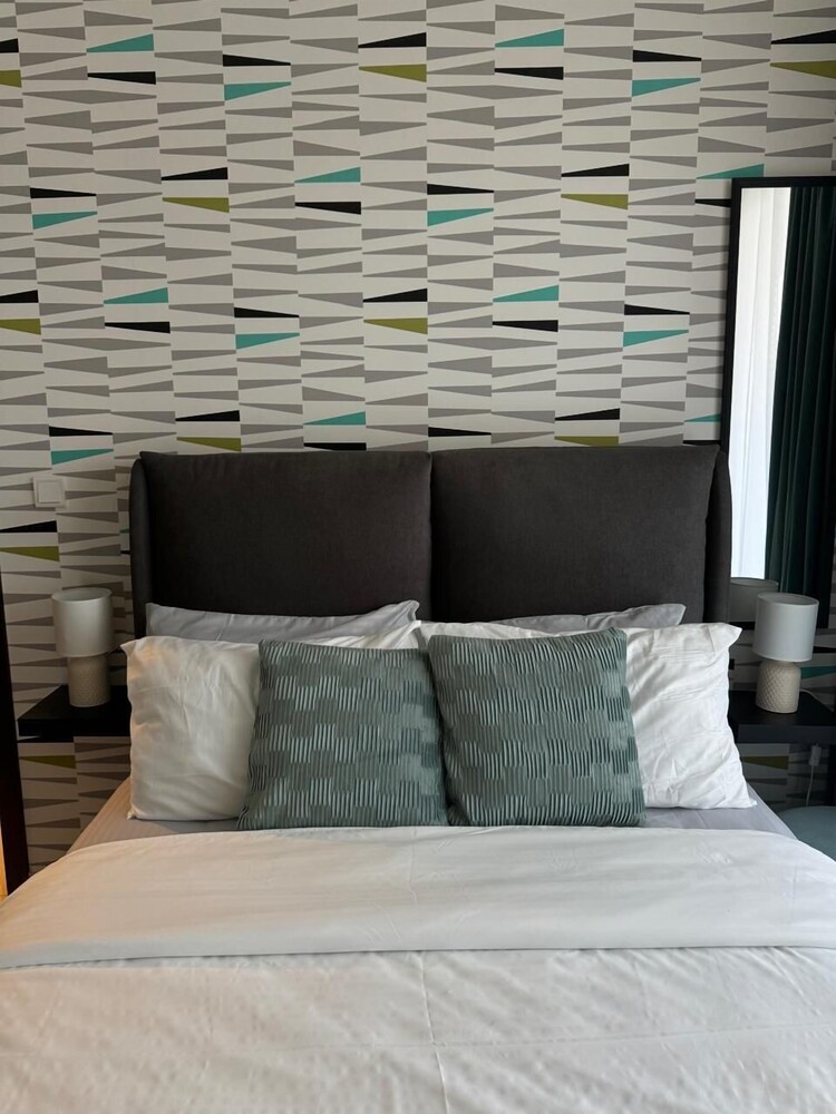1BHK Burj View. Near Dubai Mall & Metro