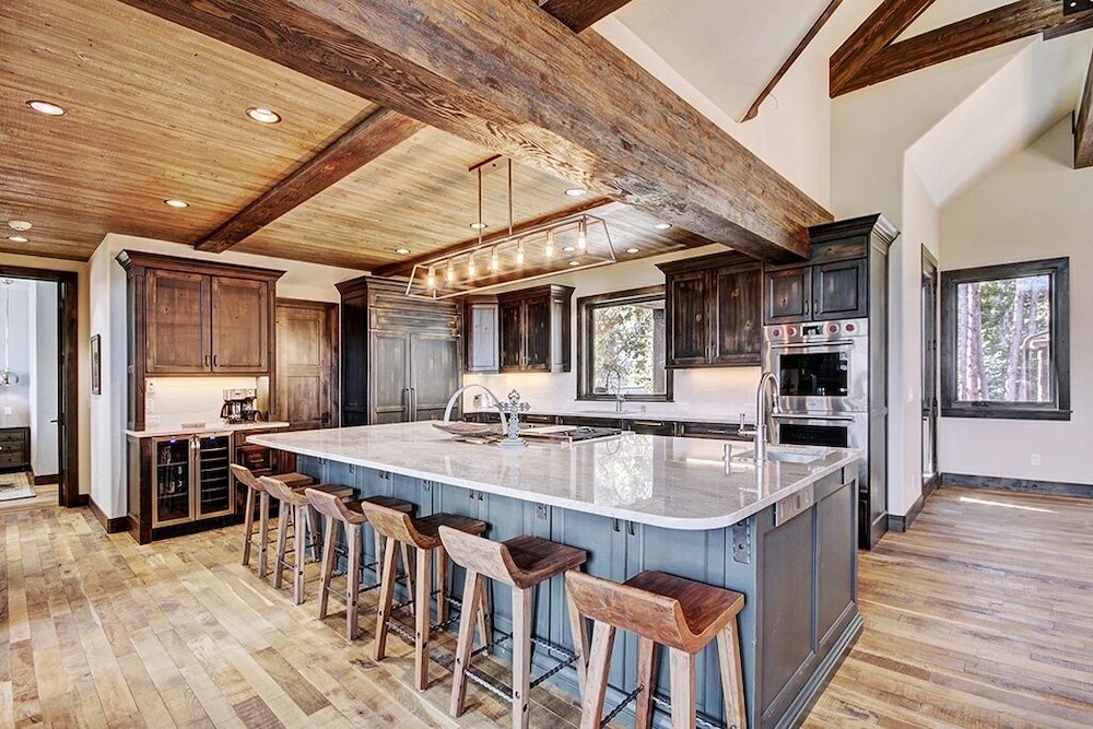 Hawk's Hideaway 6 Bedroom Home