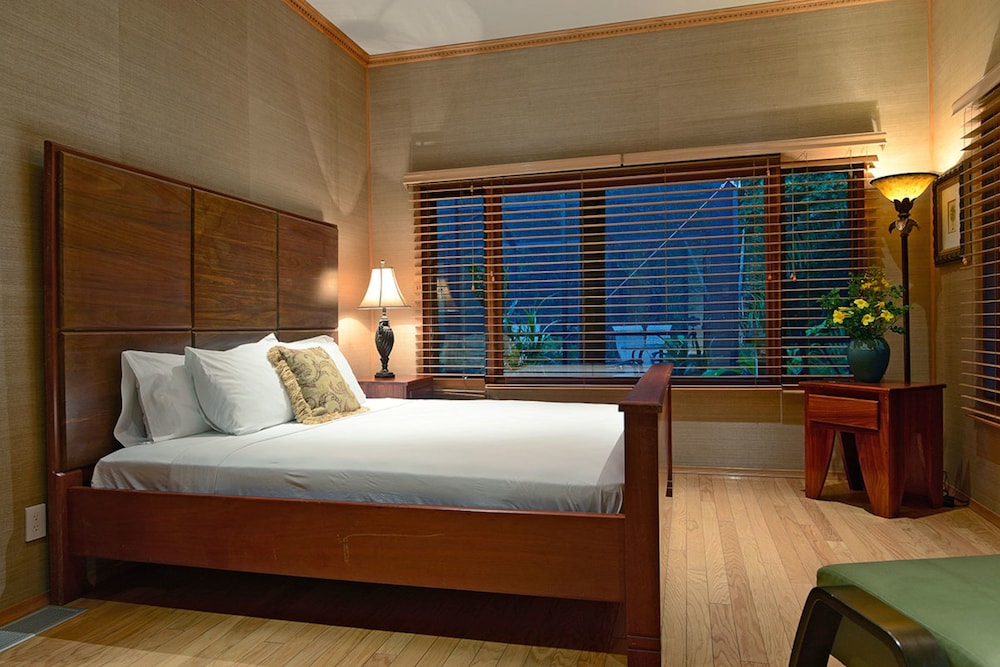 Chan Chich Lodge