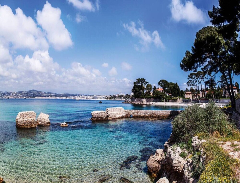 Apartment in Juan-les-pins Near Sandy Beaches